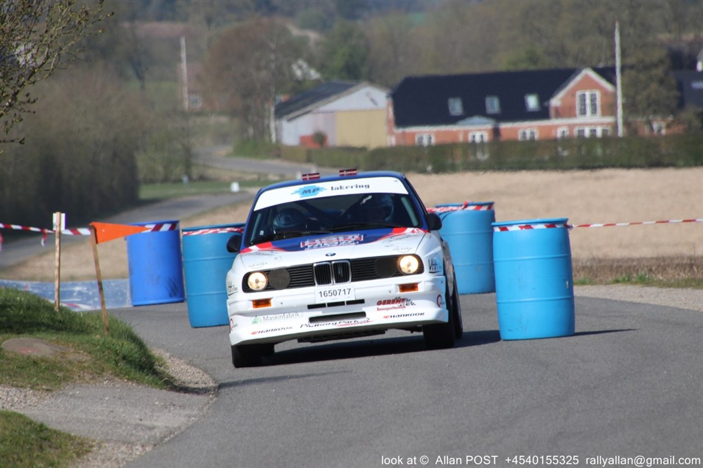 Kim Boisen og Dan Johannsen i denne hurtige BMW M3.
